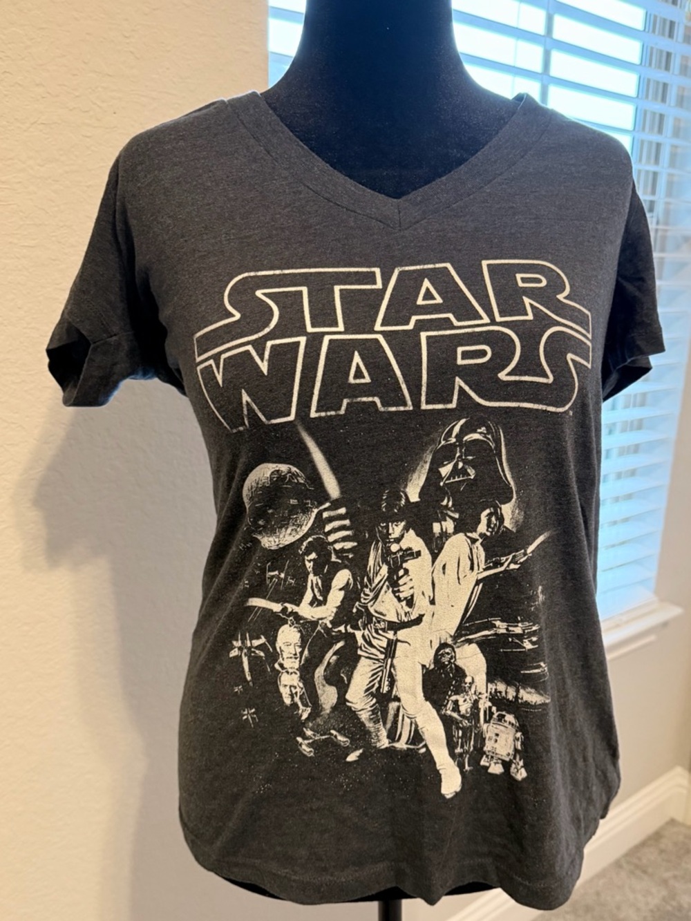 Star Wars Women’s XL V-Neck short slv T-Shirt Dark Gray - perfect for May 4th!